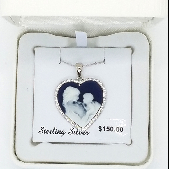Jewelry - 📌SOLD📌 HEART CAMEO WITH SWAROVSKI CRYSTALS PENDANT